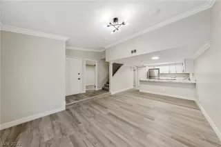 Photo #5: 2449909 Listing