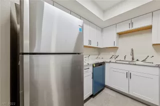 Photo #6: 2449909 Listing