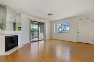 Photo #4: 2449910 Listing