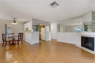 Photo #5: 2449910 Listing