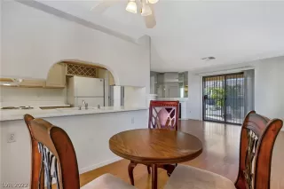 Photo #6: 2449910 Listing