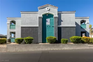 Photo #3: 2449918 Listing