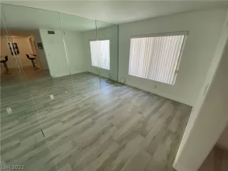 Photo #1: 2449927 Listing 