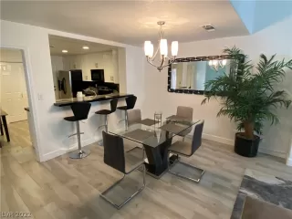 Photo #5: 2449927 Listing 