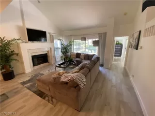 Photo #6: 2449927 Listing 