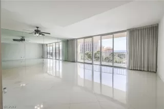 Photo #2: 2449931 Listing 