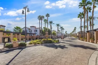 Photo #2: 2449935 Listing