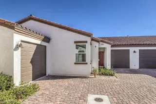 Photo #1: 2449945 Listing