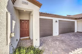 Photo #2: 2449945 Listing