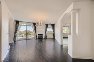 Photo #2: 2449963 Listing