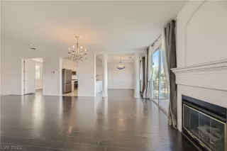 Photo #4: 2449963 Listing