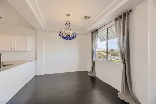 Photo #5: 2449963 Listing