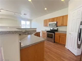 Photo #6: 2450013 Listing 