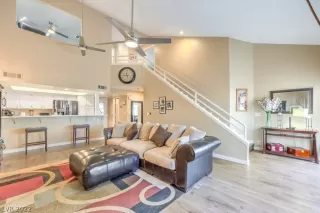 Photo #4: 2450040 Listing