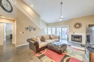 Photo #5: 2450040 Listing