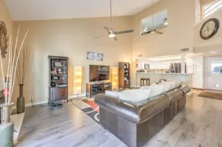 Photo #6: 2450040 Listing