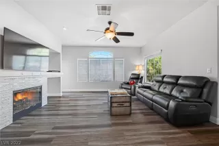 Photo #3: 2450060 Listing