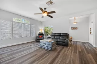 Photo #4: 2450060 Listing