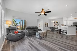 Photo #5: 2450060 Listing