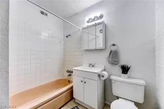 Photo #4: 2450111 Listing 