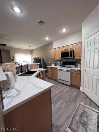 Photo #6: 2450143 Listing 