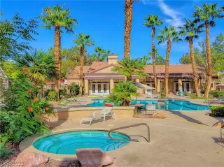 Photo #5: 2450177 Listing