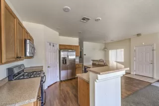 Photo #6: 2450207 Listing 