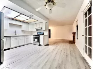 Photo #5: 2450215 Listing 