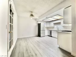 Photo #6: 2450215 Listing 