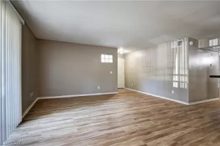 Photo #4: 2450250 Listing