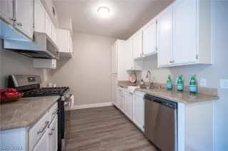 Photo #5: 2450305 Listing