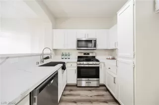 Photo #3: 2450320 Listing 