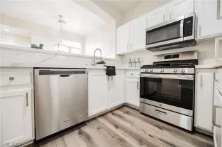 Photo #4: 2450320 Listing 