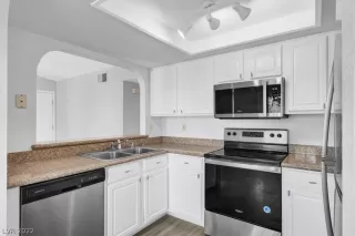 Photo #4: 2450351 Listing