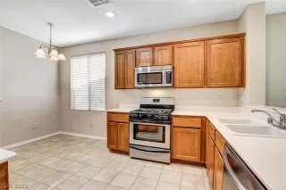 Photo #5: 2450378 Listing 