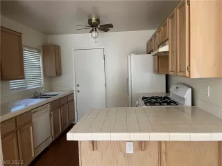 Photo #2: 2450388 Listing 