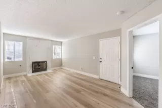 Photo #4: 2450439 Listing