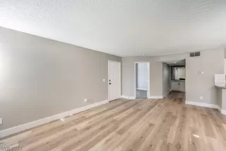 Photo #5: 2450439 Listing