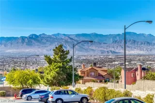 Photo #3: 2450468 Listing 