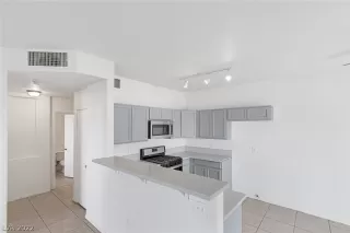 Photo #6: 2450468 Listing 