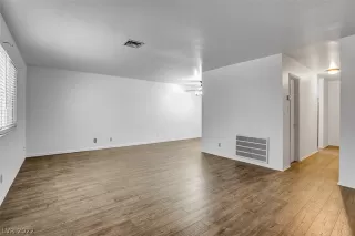 Photo #2: 2450469 Listing