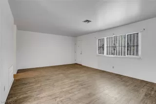 Photo #4: 2450469 Listing