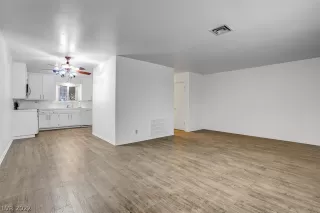 Photo #5: 2450469 Listing