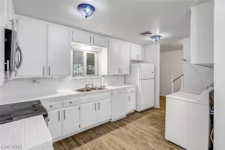 Photo #6: 2450469 Listing