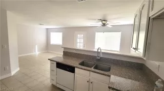 Photo #4: 2450489 Listing 