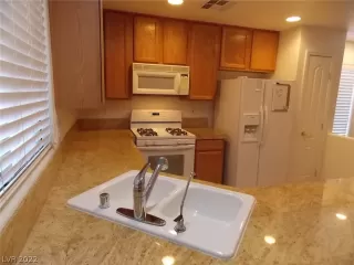 Photo #3: 2450494 Listing 