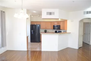 Photo #3: 2450496 Listing