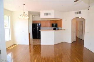 Photo #4: 2450496 Listing