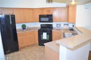 Photo #5: 2450496 Listing