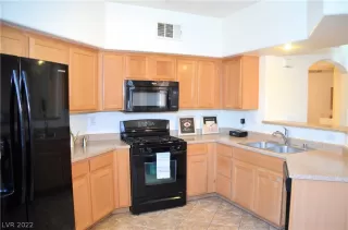 Photo #6: 2450496 Listing